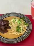 Fetuccini Alfredo con brócoli y chata