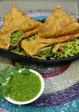 A picture of Green peas samosa.