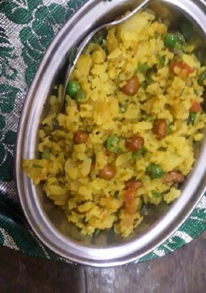आलू पोहा (aloo poha recipe in Hindi) रेसिपी मुख्य फोटो