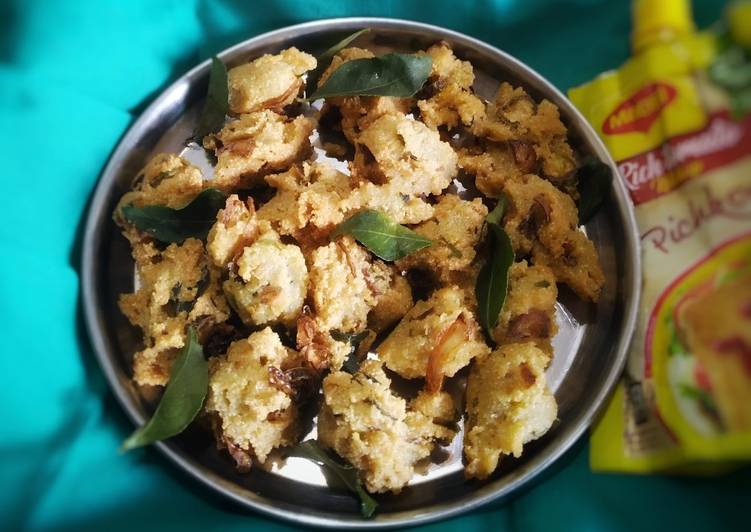 Steps to Make Perfect Rava/sooji pakoda