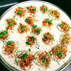 A picture of Papdi Chaat.