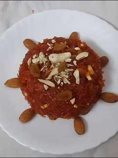 गाजर का हलवा (gajar ka halwa recipe in Hindi) रेसिपी मुख्य फोटो
