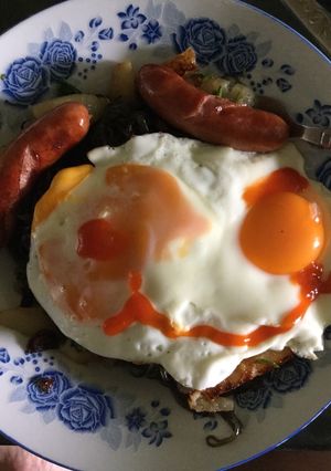 Hình của món Miến đen xào Lê theo phong cách Âu 🍝🍳🥓🍐🍽.