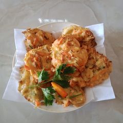 A picture of Indonesia vegetables pancakes.
