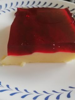 Una foto de Natilla con gelatina