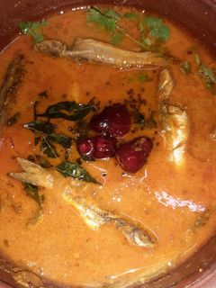 கெளுத்தி மீன் குழம்பு (Keluthi meen kulambu recipe in tamil) செய்முறை முக்கிய புகைப்படம்