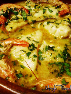 Una foto de Bacalao en salsa verde de langostinos