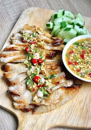 Hình của món Nọng heo nướng chấm sốt Thái.