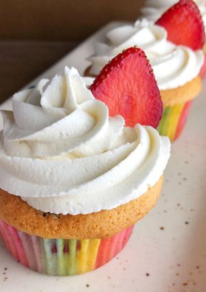A picture of Strawberry and Chocolate Raisin Cupcakes.