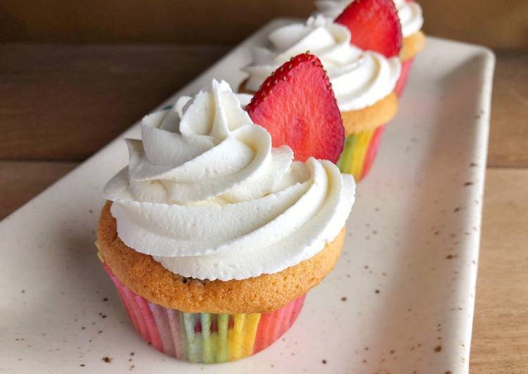 Recipe of Perfect Strawberry and Chocolate Raisin Cupcakes