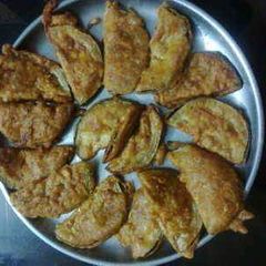 A picture of Brinjal pakoda.
