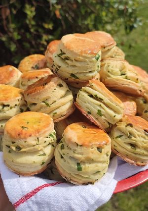 Medvehagymás pogácsa recept fotója
