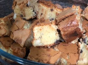 Una foto de Brownie Chocolate Blanco y Nueces de Macadamia