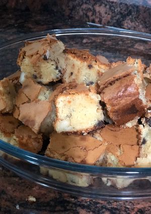 Una foto de Brownie Chocolate Blanco y Nueces de Macadamia