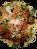 Spaghetti mit Ajvar-Tomaten-Champignon-Sauce