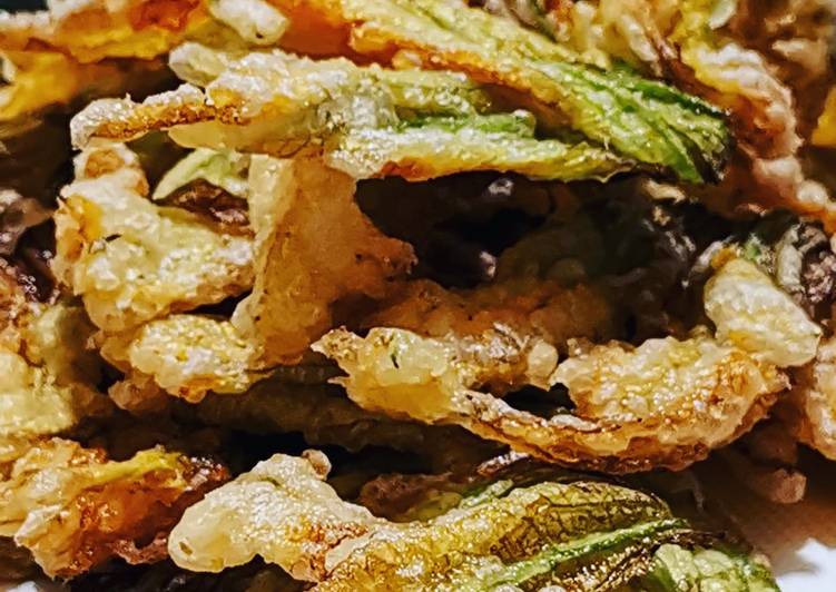 Fiori di zucca fritti in pastella di farina 00 e acqua gasata