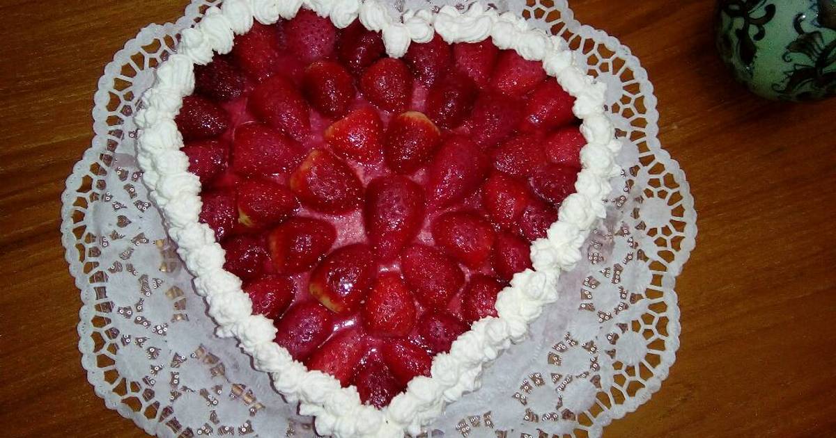 Tarta corazón de fresas con nata Receta de Maria Jesus Estepa Alcaide Pastel En Forma De Corazon Con Fresas