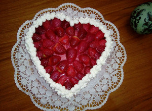 Foto principal de Tarta corazón de fresas con nata