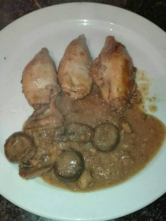Una foto de Chipirones relleno de carne picada mixta
