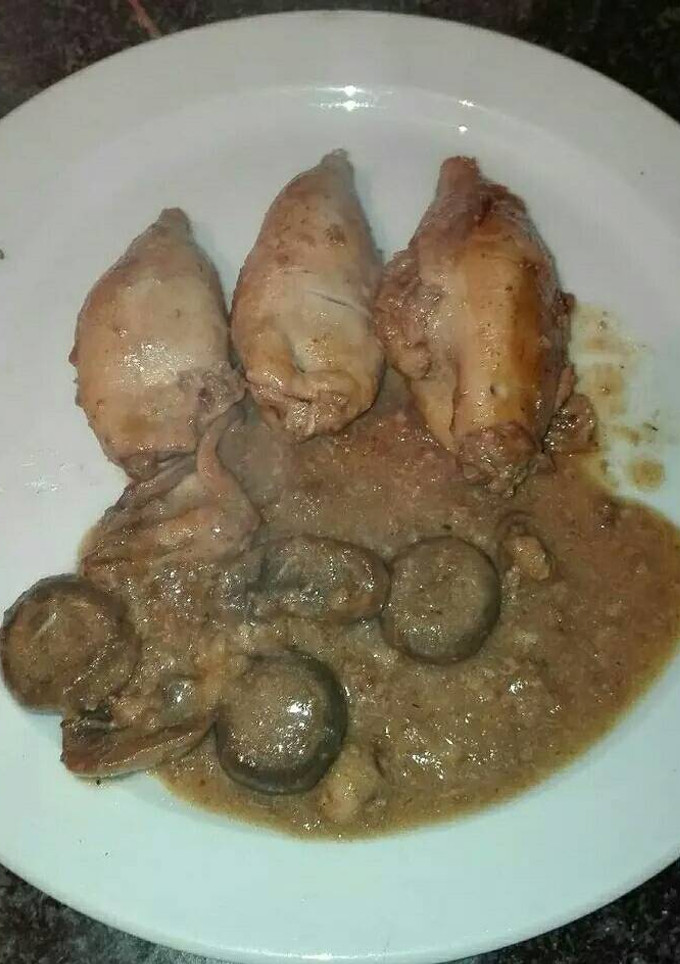 Una foto de Chipirones relleno de carne picada mixta