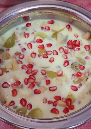 फ्रूट कस्टर्ड (fruit custard recipe in Hindi) रेसिपी मुख्य फोटो