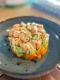Tartar de salmón con papaya y aguacate