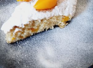 O poză a rețetei Prăjitură cu brânză, banane și caise.