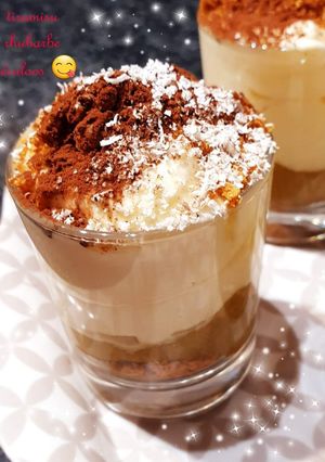 Une photo de Verrines tiramisu Spéculoos compote rhubarbe #monlivredecuisine
