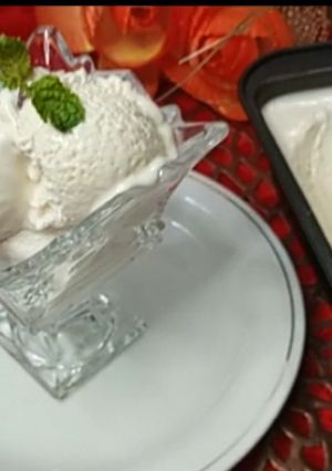 A picture of White ice cream.