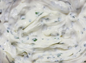 Una foto de Dip de queso crema y ciboulette (o verdeo)