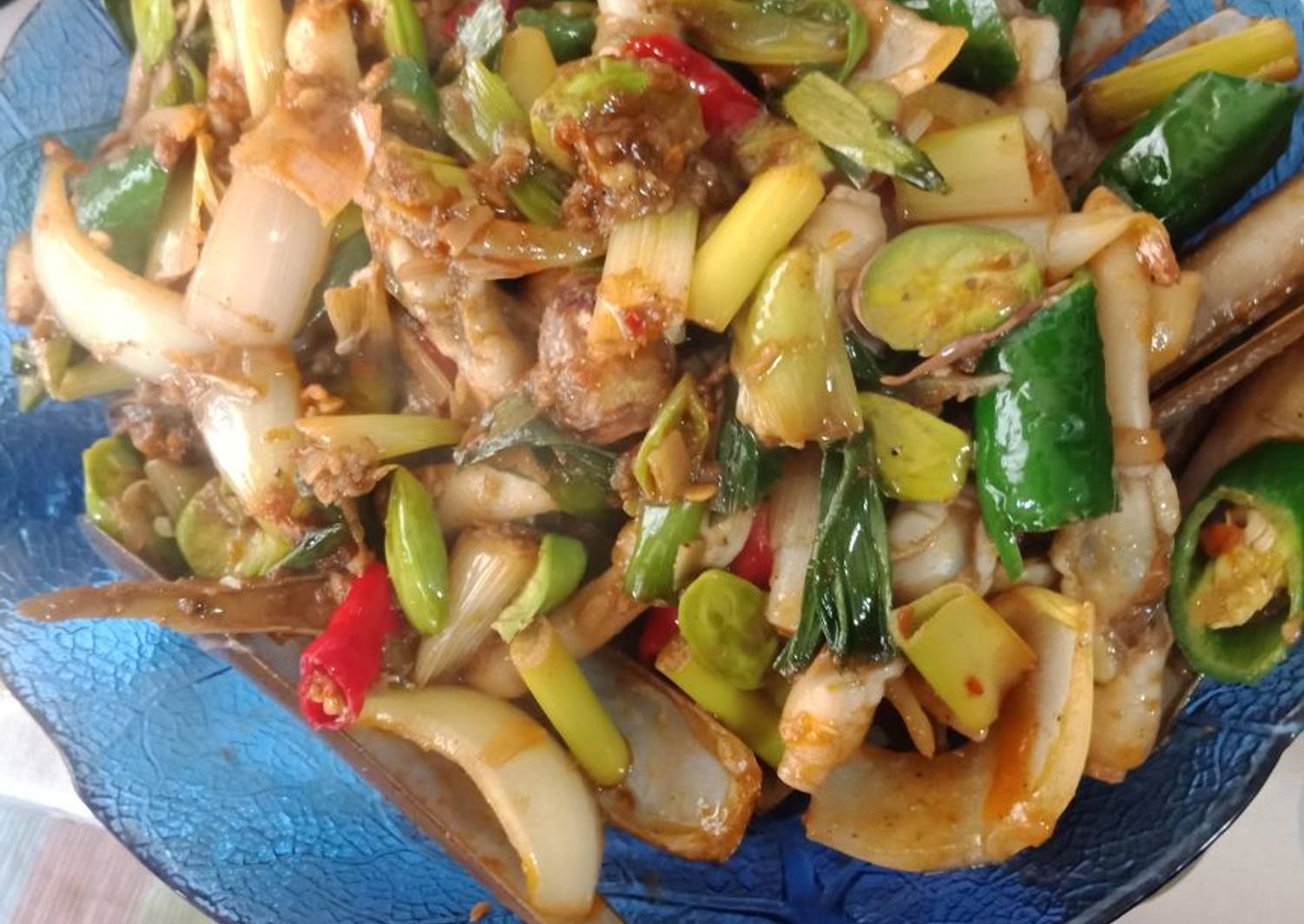 Resep Kerang Bambu dengan Pete masak bumbu sambel goreng oleh angelika natasia - Cookpad