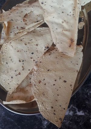 उड़द दाल पापड़ (Urad dal papad recipe in Hindi) रेसिपी मुख्य फोटो
