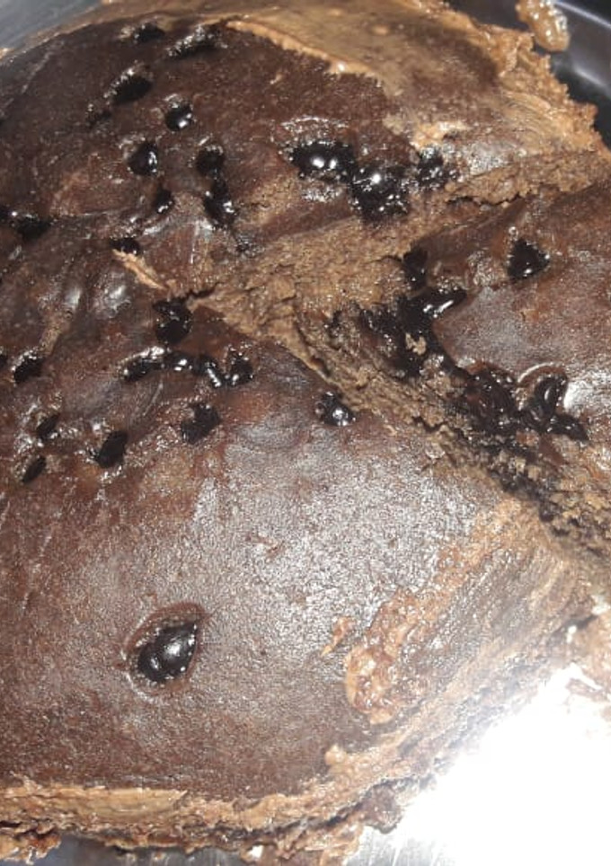 A picture of Simple eggless chocolate cake using choco chips.