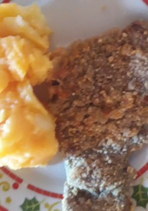 Una foto de Milanesas de avestruz con puré de papa y zapallo 🤤🤗