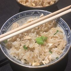 A picture of Vegan egg(less) fried rice 🌱.