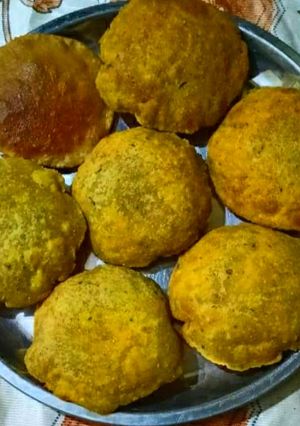 उड़द दाल की कचौड़ी (urad dal ki kachodi recipe in Hindi) रेसिपी मुख्य फोटो