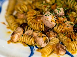 Foto di Pasta con dadini di Ricciola, Olive Taggiasche & Bottarga