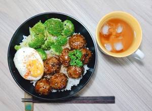 Hình của món Bò băm viên sốt teriyaki.