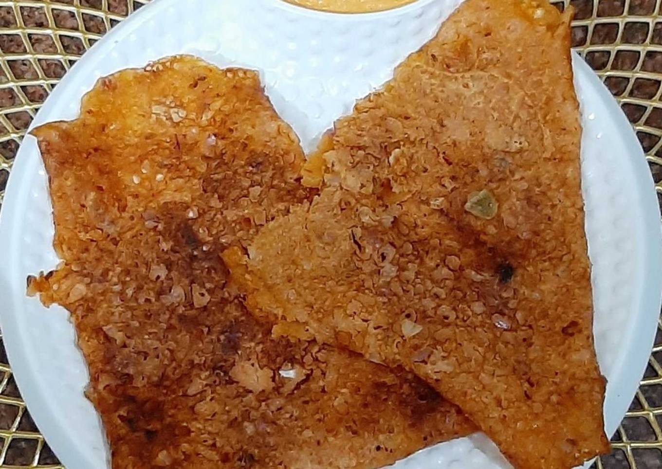Schezwan Onion Rava Dosa With Schezwan Coconut Chutney