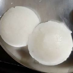 A picture of Idli.
