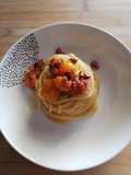 #478 Spaghetti in crema di pomodorini gialli, dadini di pancetta e mandorle caramellate al miele🥓🍯