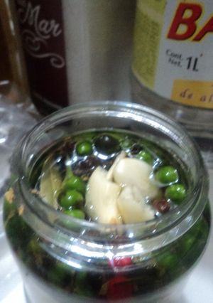 Una foto de Chiles piquín en vinagre