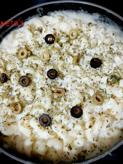 મેક્રોની પાસ્તા વિથ વ્હાઇટ ચીઝી સોસ (Pasta with white cheesy sauce) રેસીપી મુખ્ય ફોટો