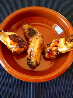 Una foto de Alitas de pollo al vermú