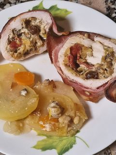 Una foto de Pechuga de pollo rellena al horno