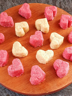தினை பிஸ்கெட்(heart shape thinai biscuit recipe in tamil) செய்முறை முக்கிய புகைப்படம்