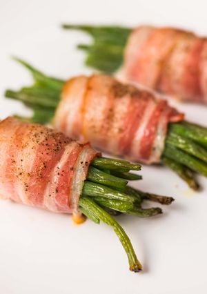 Baconbe tekert ceruzabab recept fotója