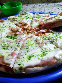 Una foto de Pizza casera Súper fácil.!!!