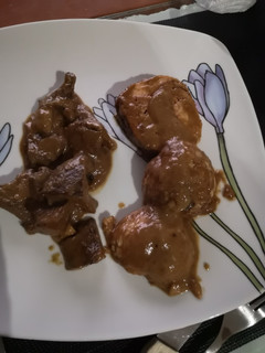 Una foto de Redondo de pollo con salsa de setas