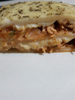 Una foto de Lasaña de pollo con tortillas para tacos